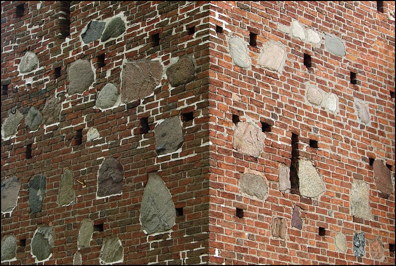 Dziesi�� starych ko�cio��w i jeden megalit