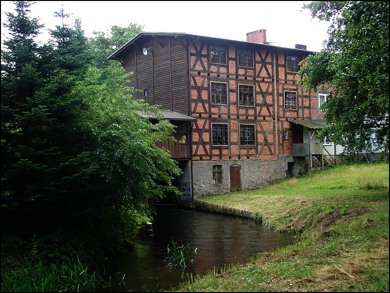 Dziesi�� starych ko�cio��w i jeden megalit