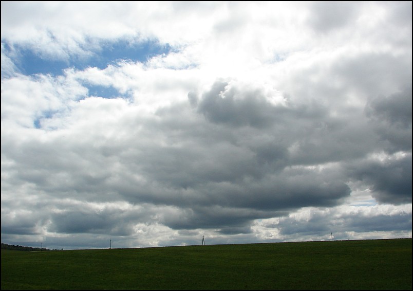 Dziesi�� starych ko�cio��w i jeden megalit