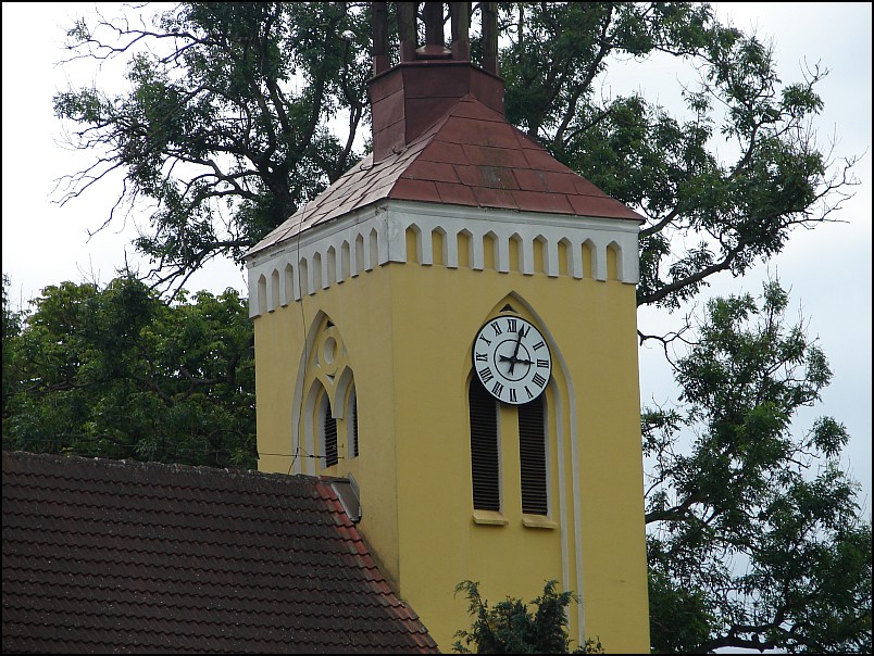 Dziesi�� starych ko�cio��w i jeden megalit