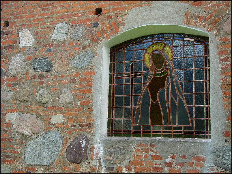 Dziesi�� starych ko�cio��w i jeden megalit